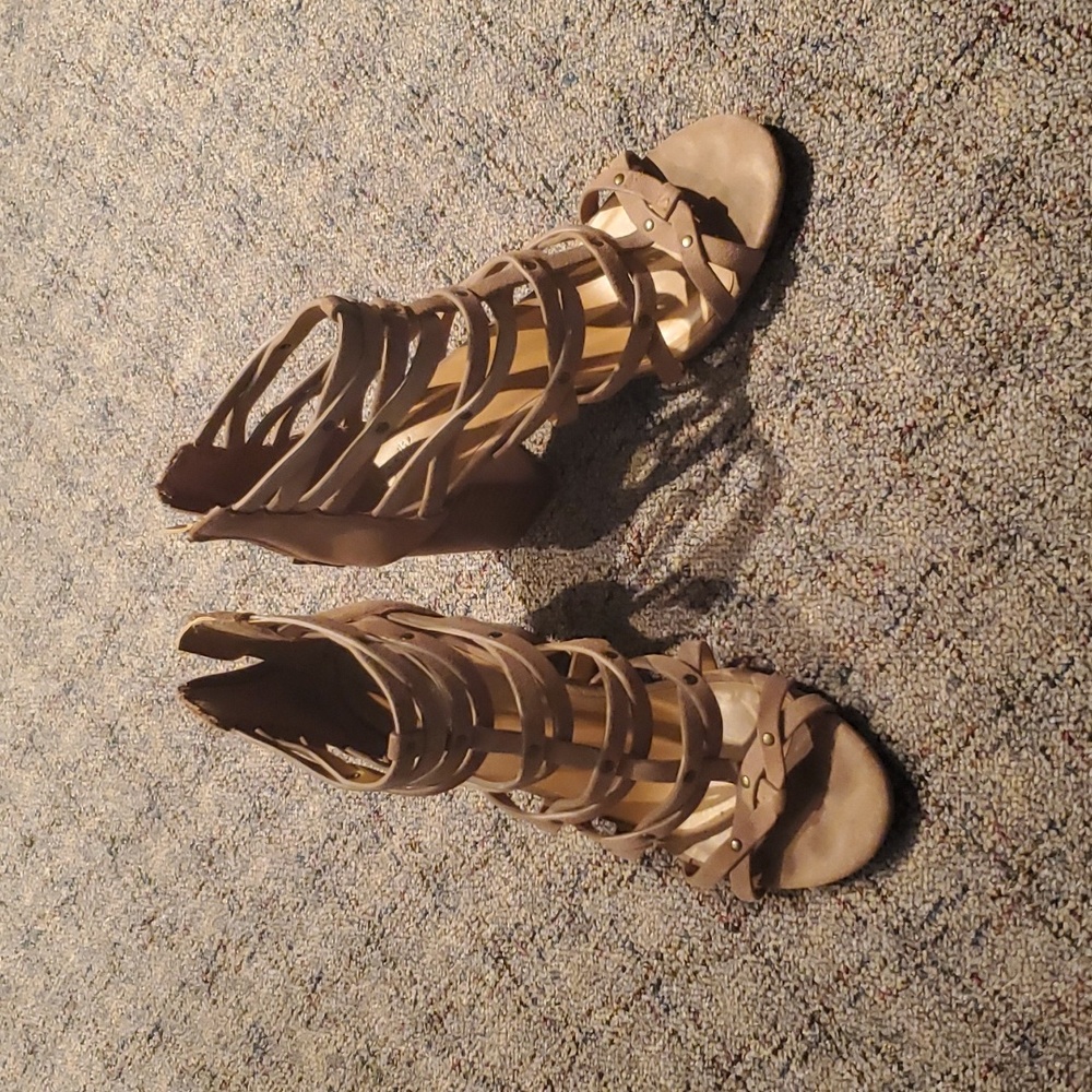 Crown + Vintage - Women's Heeled Sandel - size 8